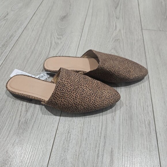 Old Navy Slip-on  Color Brown, Size 7 - Picture 2 of 4